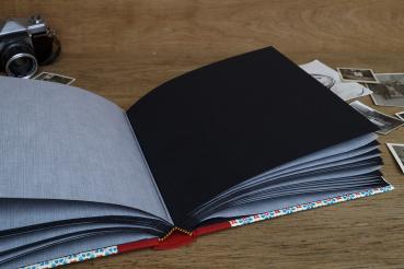 Fotoalbum mit schwarzem Fotokarton aus der Manufaktur